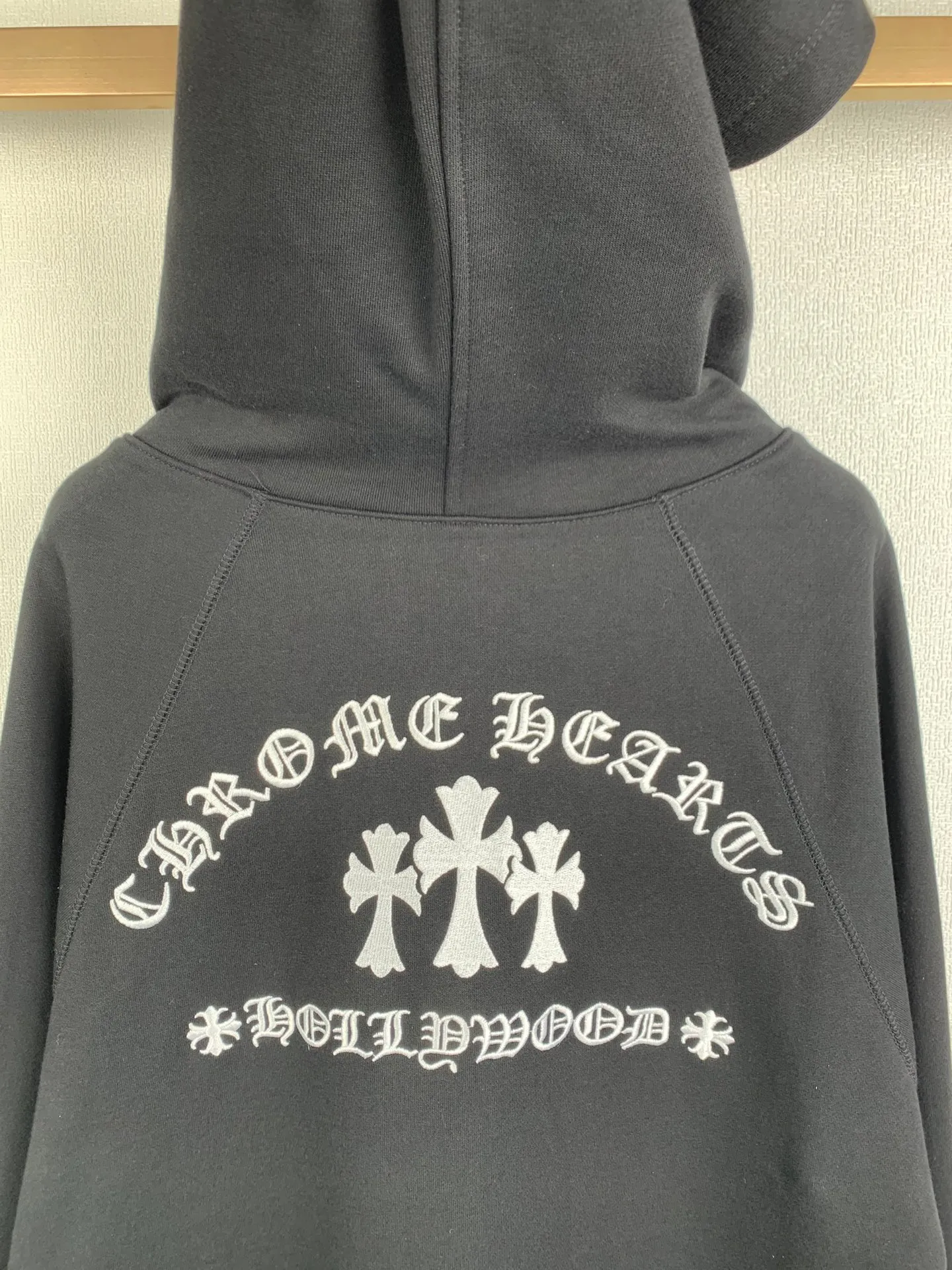 P480 Chrome Hearts 25SS solid color hooded embroidered letter sweatshirt, genuine product purchased and developed by 22939, 420g 100% cotton combed cotton fabric, 440g 1*1 matching high-end fashion brand rib, fabric wash, imported embroidery, customized 1:1 leather strip, customized 1:1 nameplate, customized 1:1 zipper, customized 1:1 trademark, loose version Size: S M L